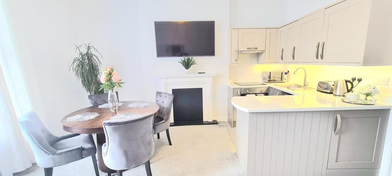Spacious 3 Bed Flat Near The Sea With Parking Bournemouth Buitenkant foto