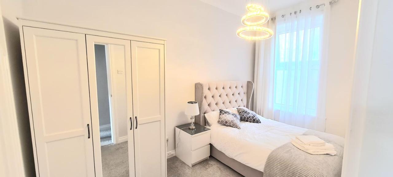 Spacious 3 Bed Flat Near The Sea With Parking Bournemouth Buitenkant foto